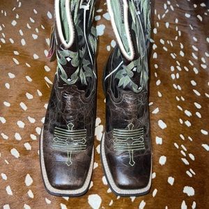 New with tags- Ariat western square toe boots. Never worn! Smoke free home! 🤎🤎